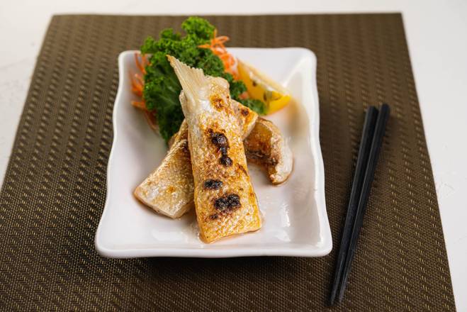 Grilled Salmon Belly 鹽燒三文魚腩